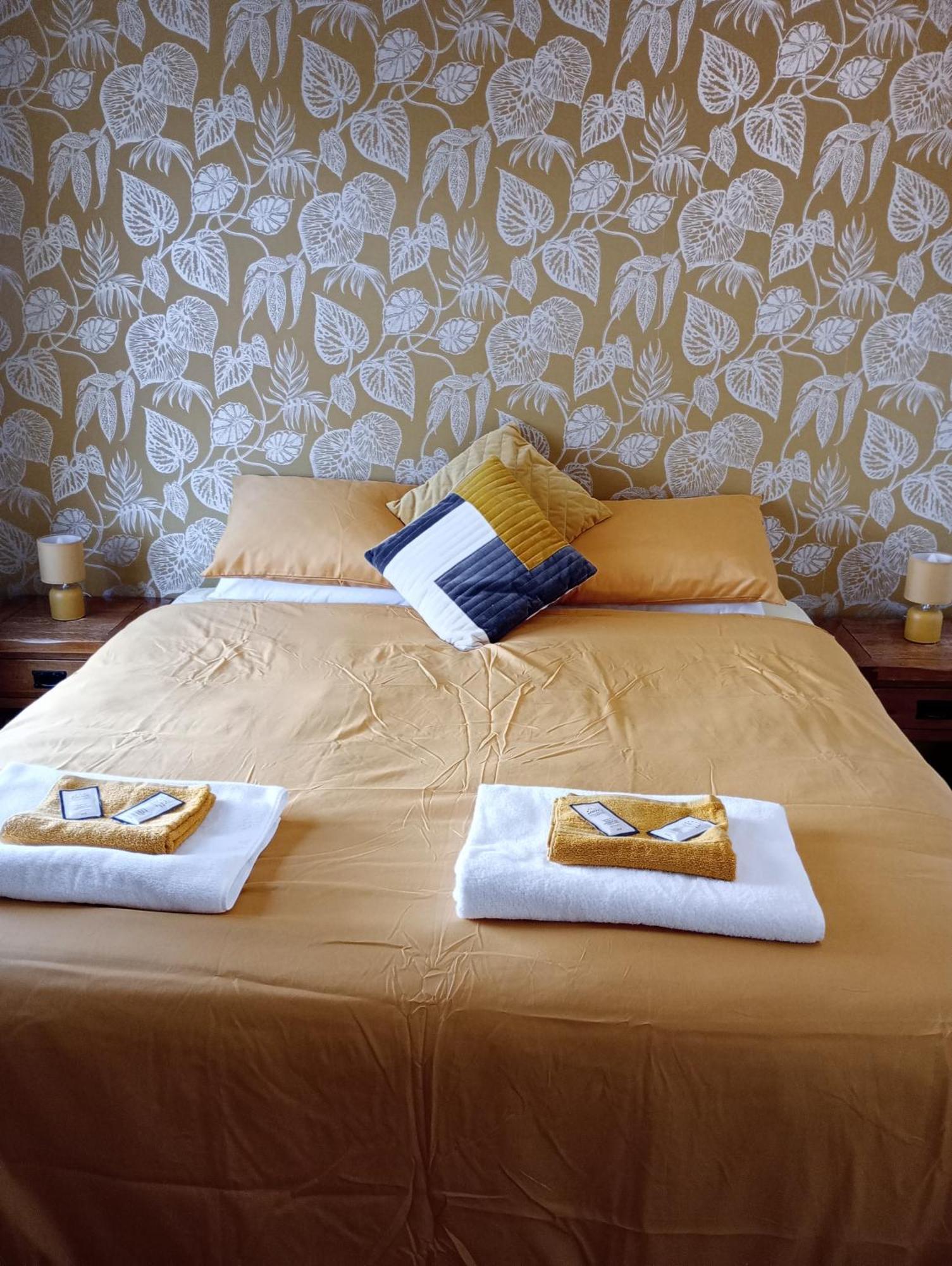 The White Swan Deighton Hotel York Room photo