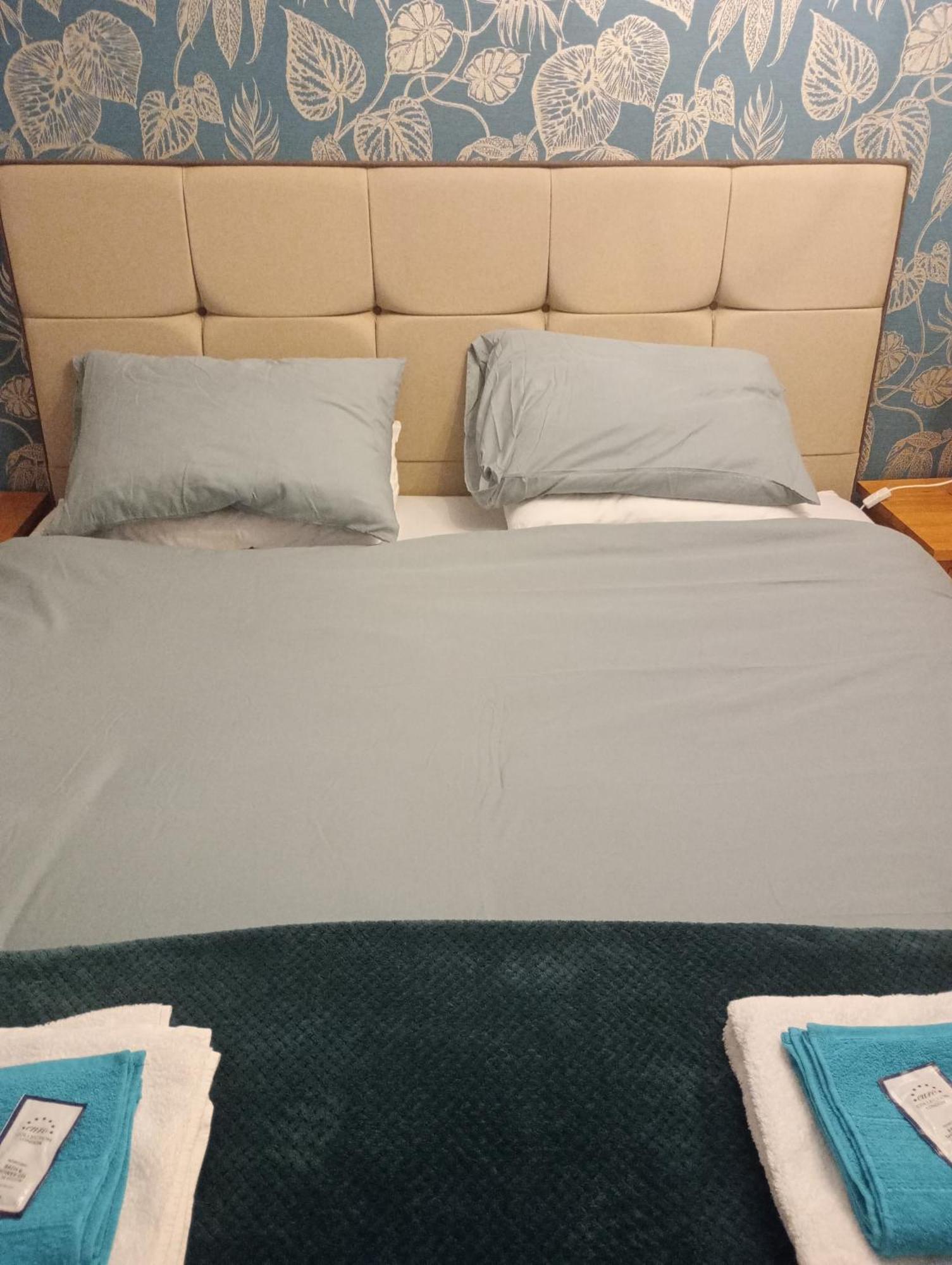 The White Swan Deighton Hotel York Room photo